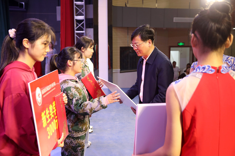 衡阳幼高专表彰2020级优秀大专新生 衡阳幼高专表彰2020级优秀大专新生