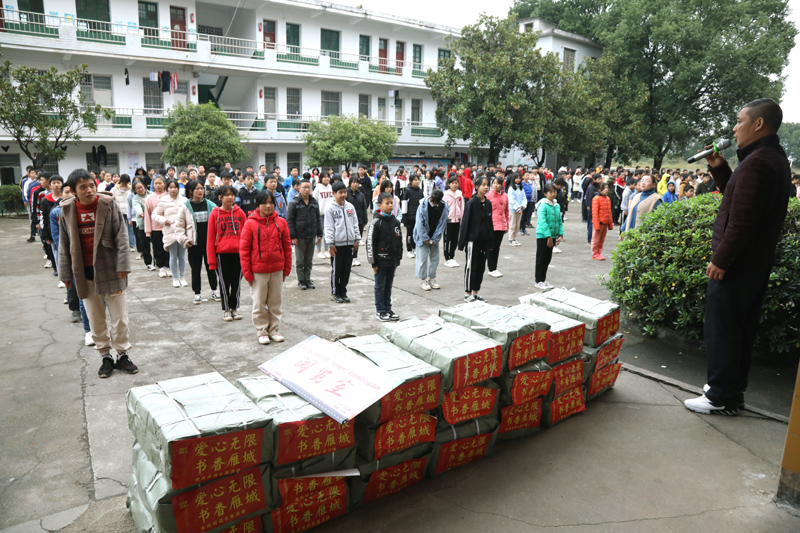 衡阳幼高专开展“爱心无限•书香雁城”公益图书捐赠活动 衡阳幼高专开展“爱心无限•书香雁城”公益图书捐赠活动