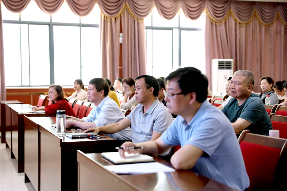 衡阳幼高专举办中层干部培训讲座 衡阳幼高专举办中层干部培训讲座