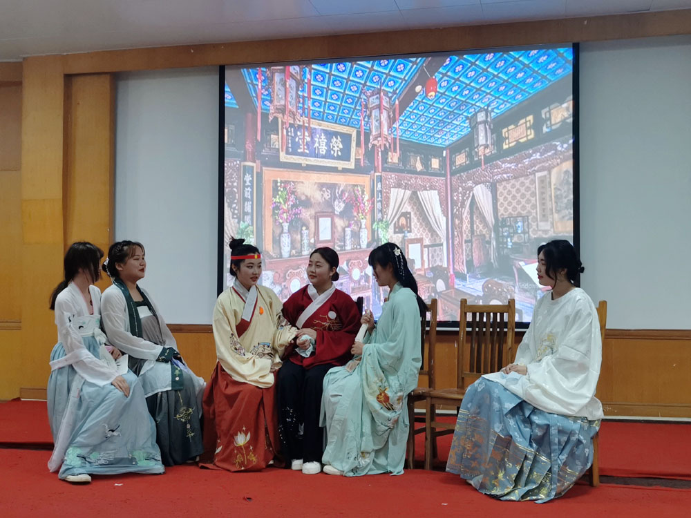 我校举办第一届课本剧表演比赛 我校举办第一届课本剧表演比赛