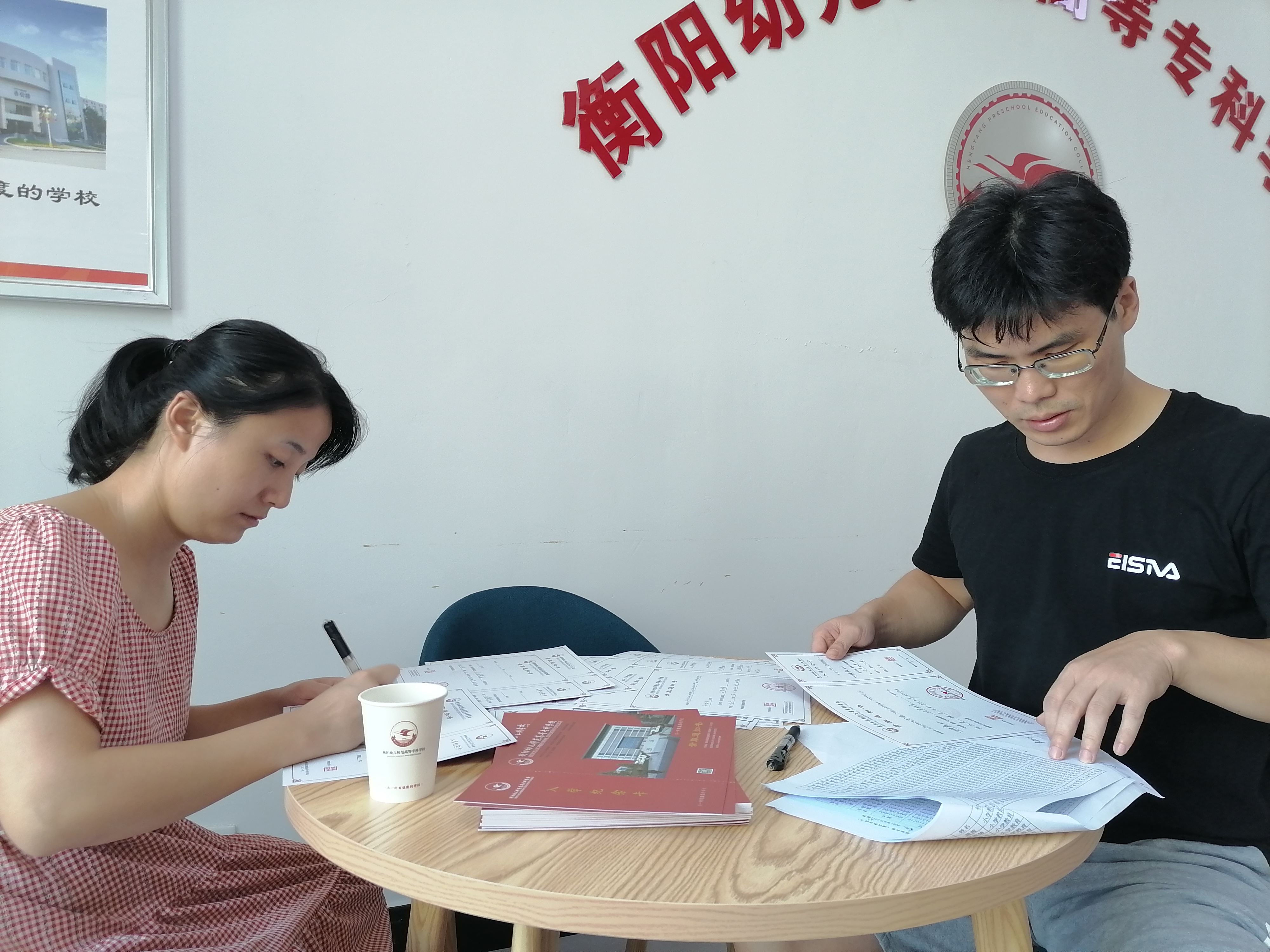 买球赛的app官网高考录取通知书 书写工作别有特色 买球赛的app官网高考录取通知书 书写工作别有特色