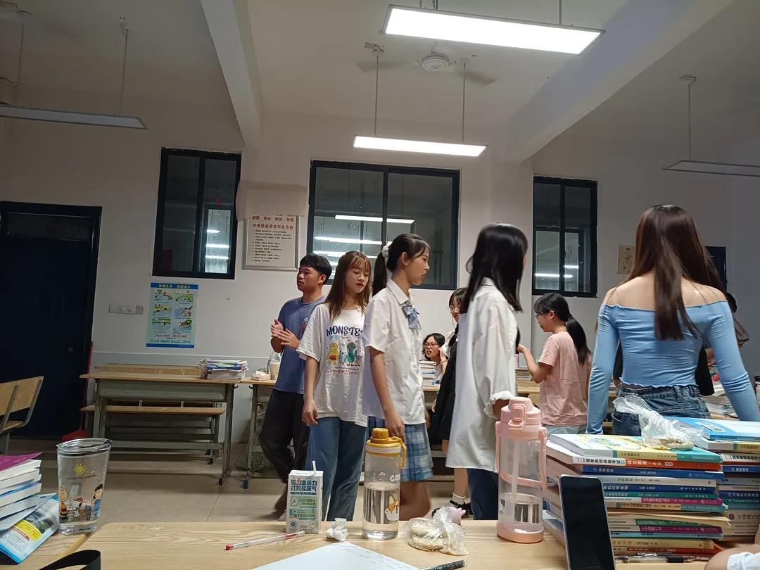 中秋佳节,师生一起过! 中秋佳节,师生一起过!