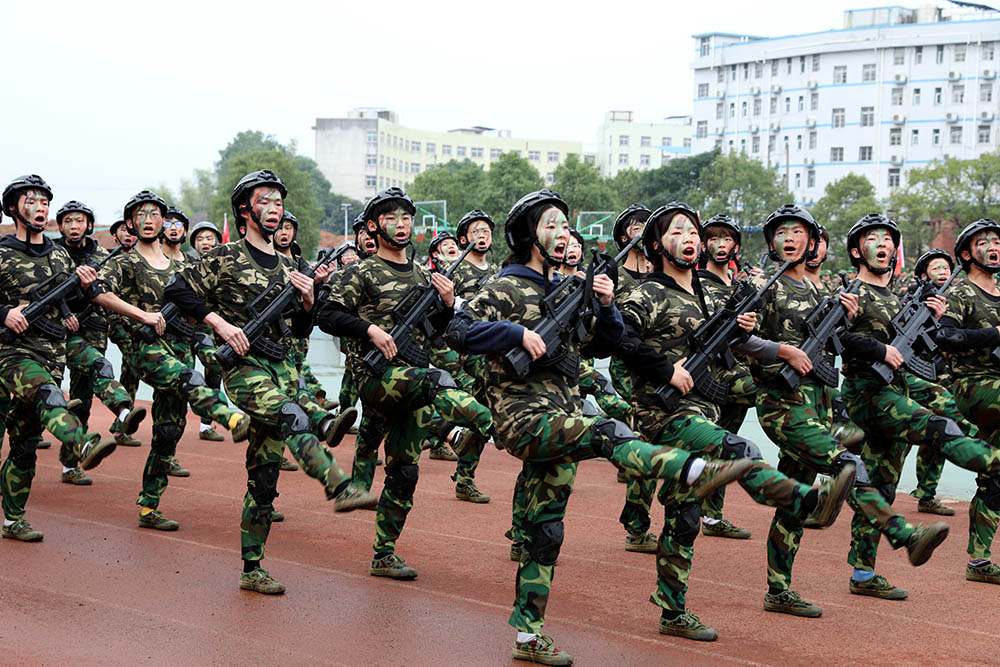 衡阳幼高专举行2021级新生军训汇报表演暨总结表彰大会 衡阳幼高专举行2021级新生军训汇报表演暨总结表彰大会