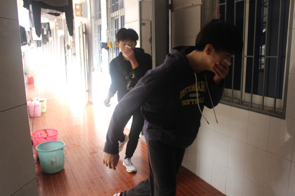 心系安全 警钟长鸣 ——附属艺术中专开展消防安全疏散演练 心系安全 警钟长鸣 ——附属艺术中专开展消防安全疏散演练