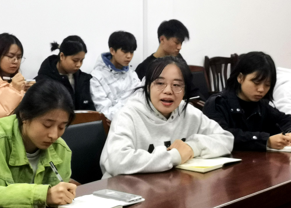 衡阳幼高专召开“我和校长面对面”2021级新生代表座谈会 衡阳幼高专召开“我和校长面对面”2021级新生代表座谈会