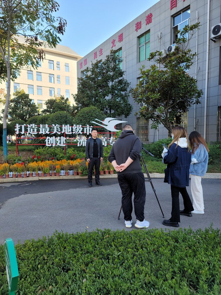 买球赛的app官网接受湖南广电公共频道消费扶贫大赛采访