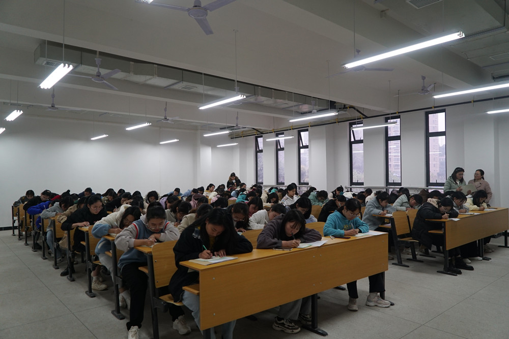 衡阳幼高专成功举办第二届英语书写比赛 衡阳幼高专成功举办第二届英语书写比赛