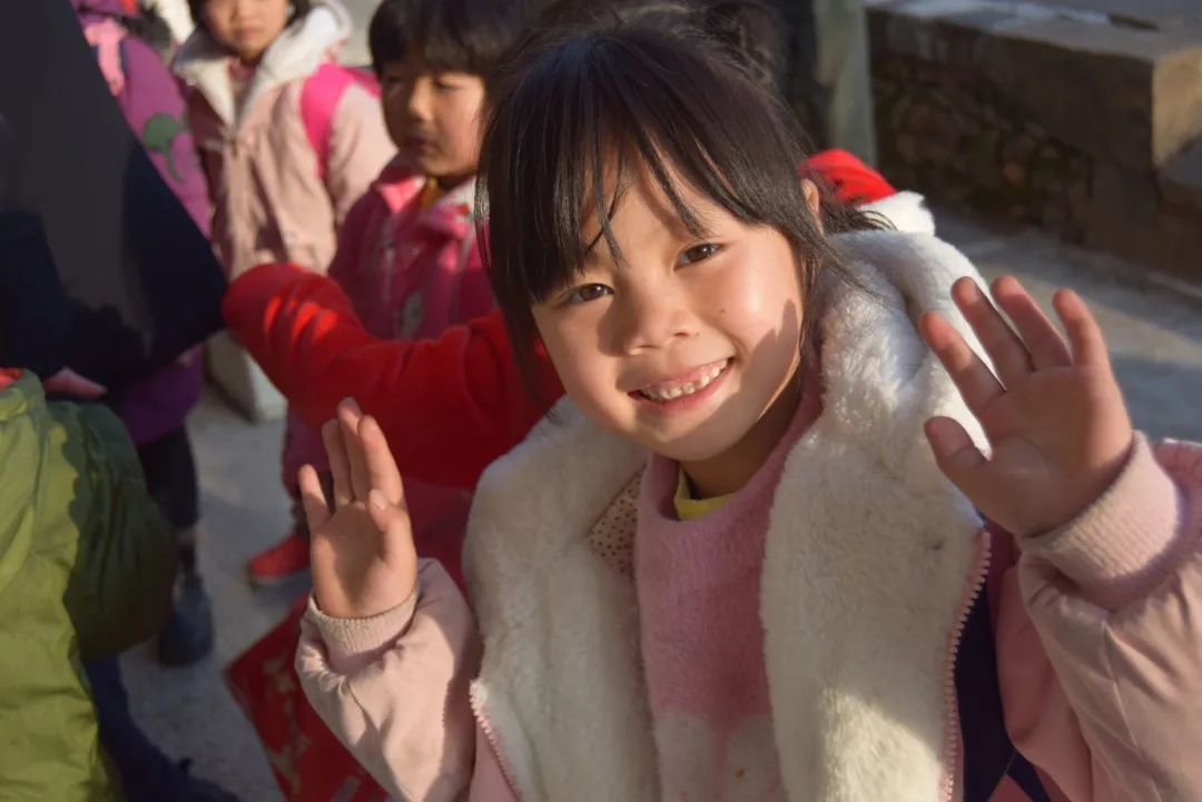 感动!他们一次次来村小支教 感动!他们一次次来村小支教