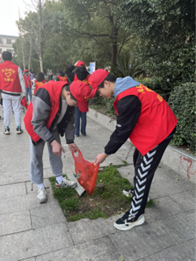 衡阳幼高专耒阳学院开展学雷锋志愿服务活动 衡阳幼高专耒阳学院开展学雷锋志愿服务活动