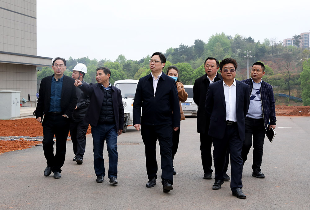 党委书记李来清、校长邓昌大深入一线调研 党委书记李来清、校长邓昌大深入一线调研