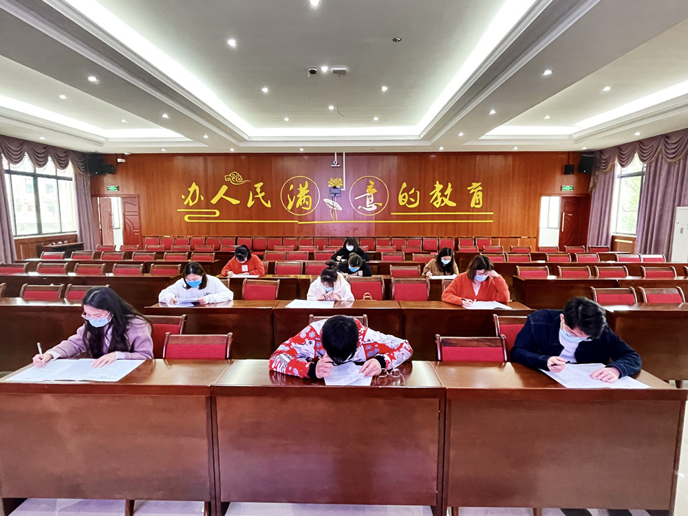 买球赛的app官网举办第一届辅导员素质能力大赛