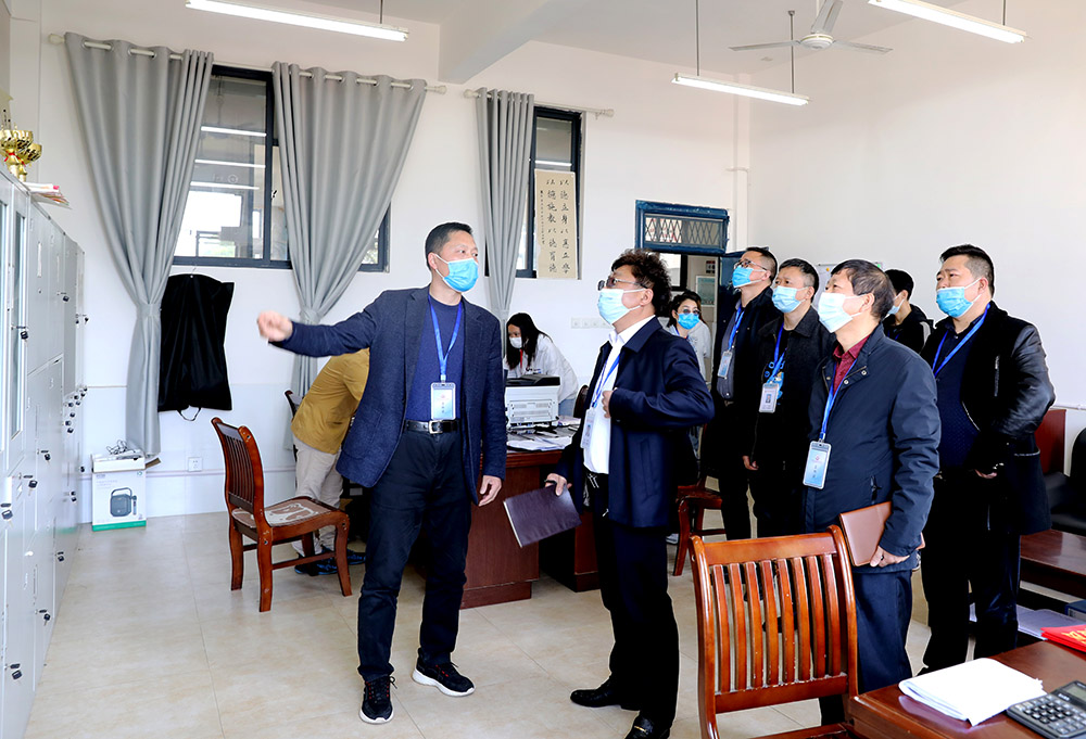 邓昌大深入各学院督导教学工作 邓昌大深入各学院督导教学工作