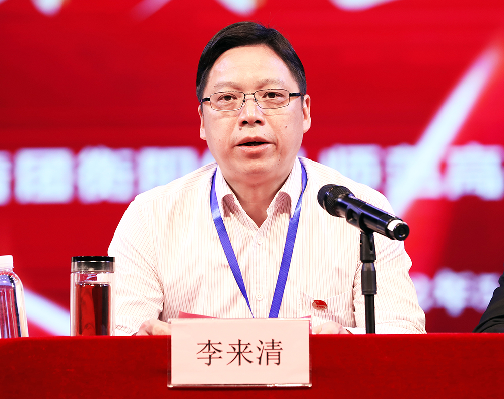 我校举行 “五•四”表彰暨新团员宣誓大会 我校举行 “五•四”表彰暨新团员宣誓大会