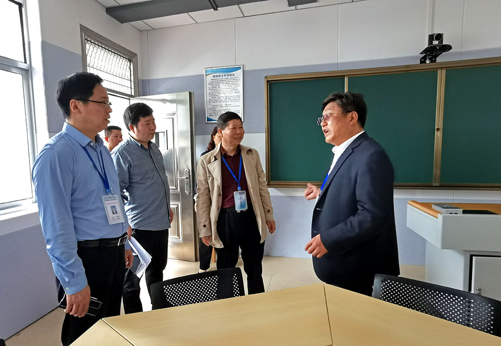 李来清、邓昌大调研实训教学安全工作 李来清、邓昌大调研实训教学安全工作