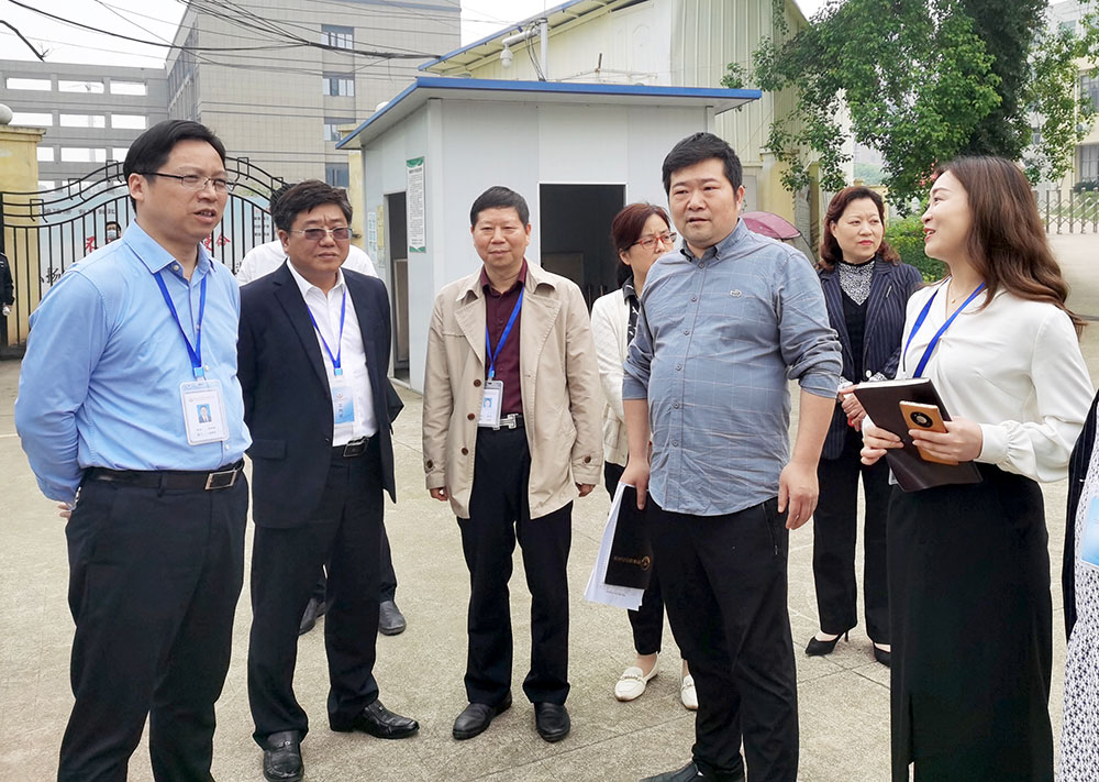 李来清、邓昌大调研实训教学安全工作 李来清、邓昌大调研实训教学安全工作