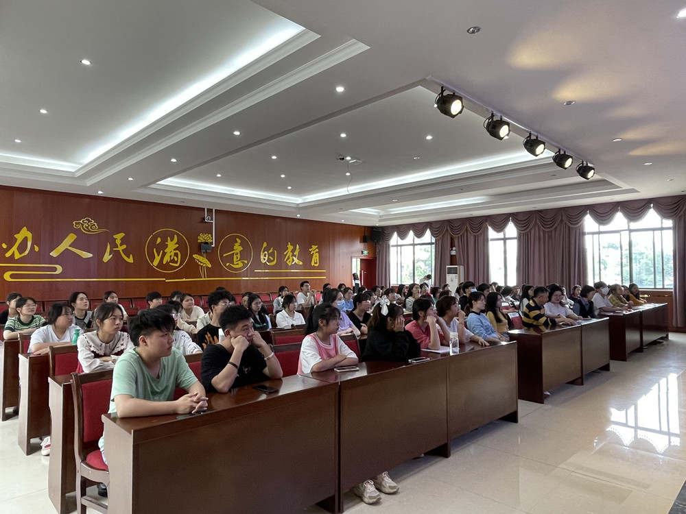 我校第三届大学生心理健康节开幕式顺利举办 我校第三届大学生心理健康节开幕式顺利举办