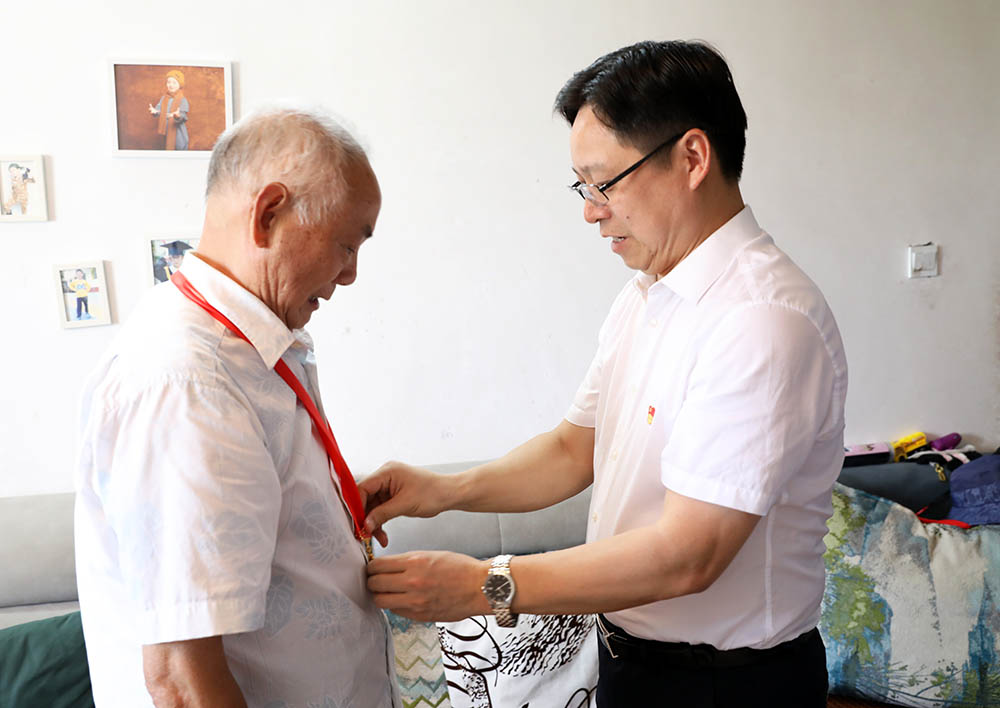 衡阳幼师开展“七一”走访慰问活动 衡阳幼师开展“七一”走访慰问活动