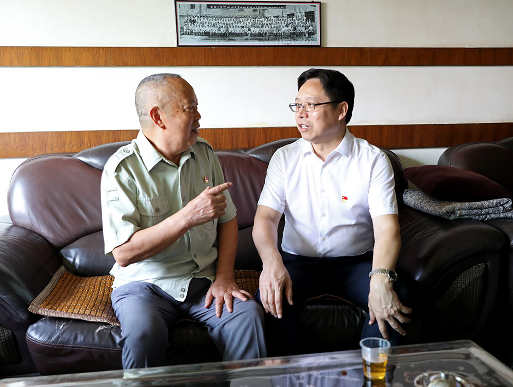 衡阳幼师开展“七一”走访慰问活动 衡阳幼师开展“七一”走访慰问活动