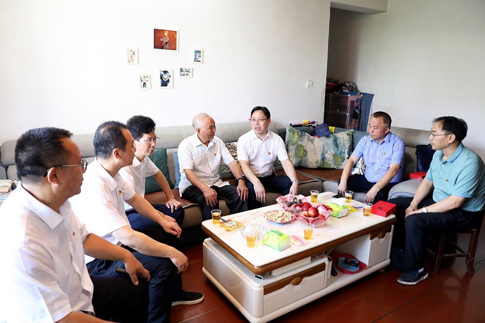 衡阳幼师开展“七一”走访慰问活动 衡阳幼师开展“七一”走访慰问活动