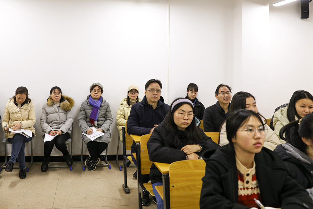 校党委书记李来清深入各教学系部督导开学工作 校党委书记李来清深入各教学系部督导开学工作