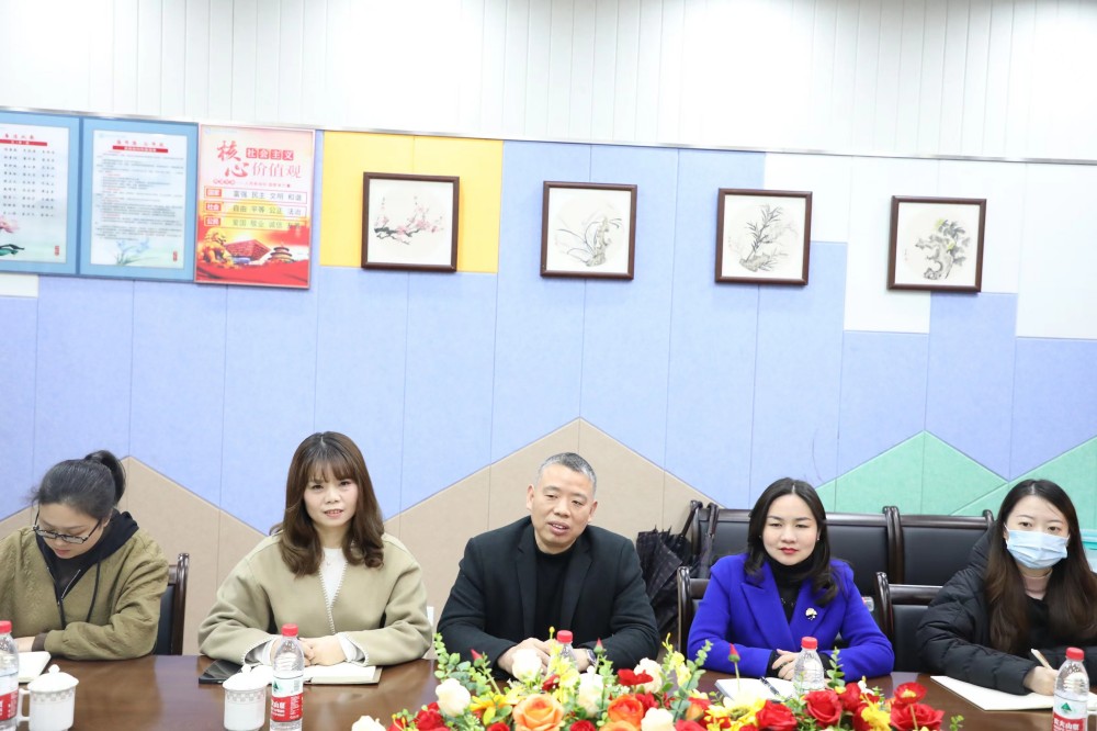 数学与现代信息技术系赴高新成章雁鸣溪小学开展人才培养方案市场调研 数学与现代信息技术系赴高新成章雁鸣溪小学开展人才培养方案市场调研