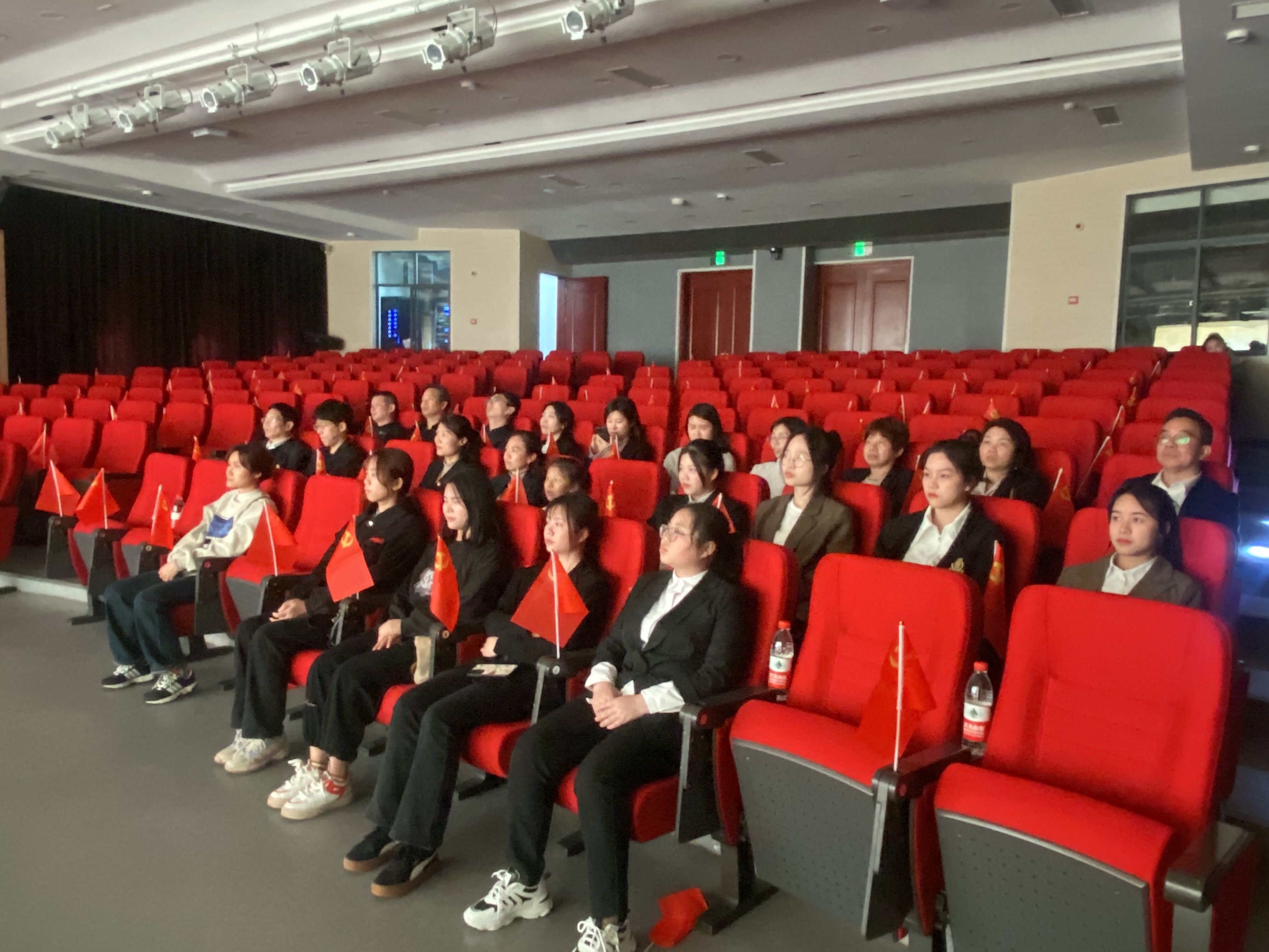 领略巾帼风采 弘扬铿锵精神—衡阳幼儿师专马院到衡阳党史馆开展主题党日暨实践研修活动 领略巾帼风采 弘扬铿锵精神—衡阳幼儿师专马院到衡阳党史馆开展主题党日暨实践研修活动