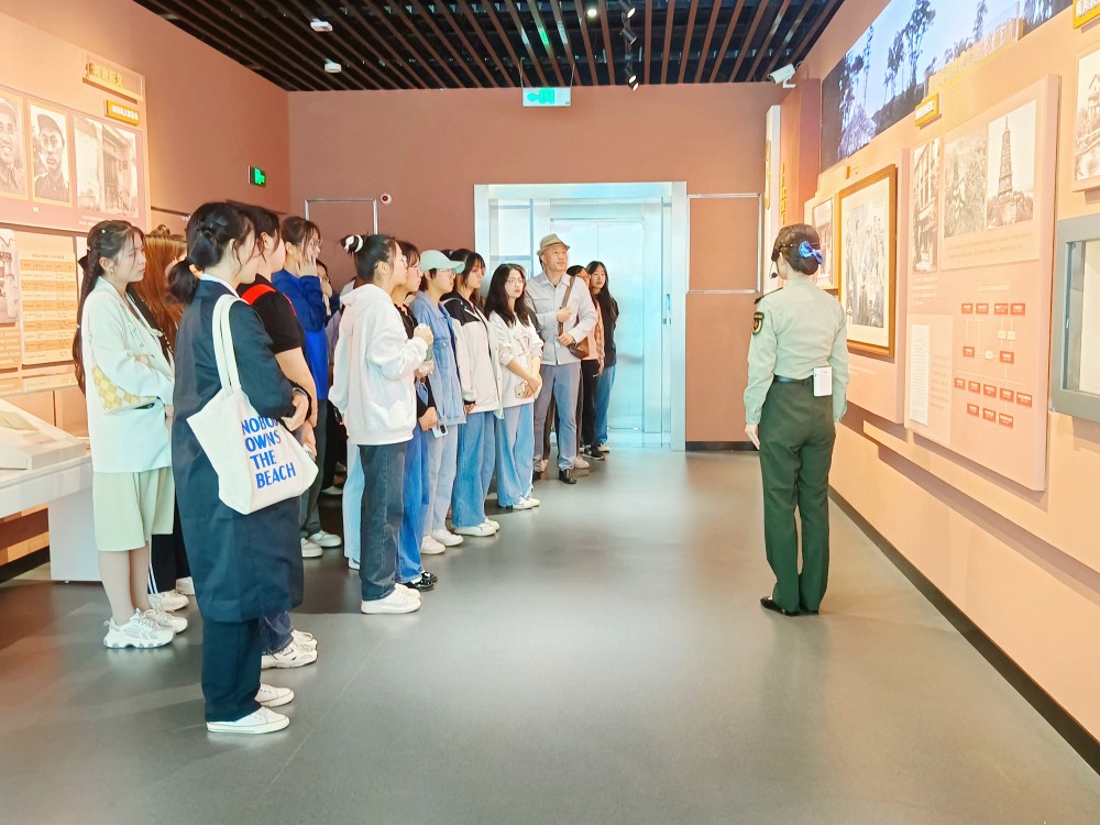 参观红色基地,追寻革命精神 ——小学教育系学生党支部开展主题党日活动 参观红色基地,追寻革命精神 ——小学教育系学生党支部开展主题党日活动