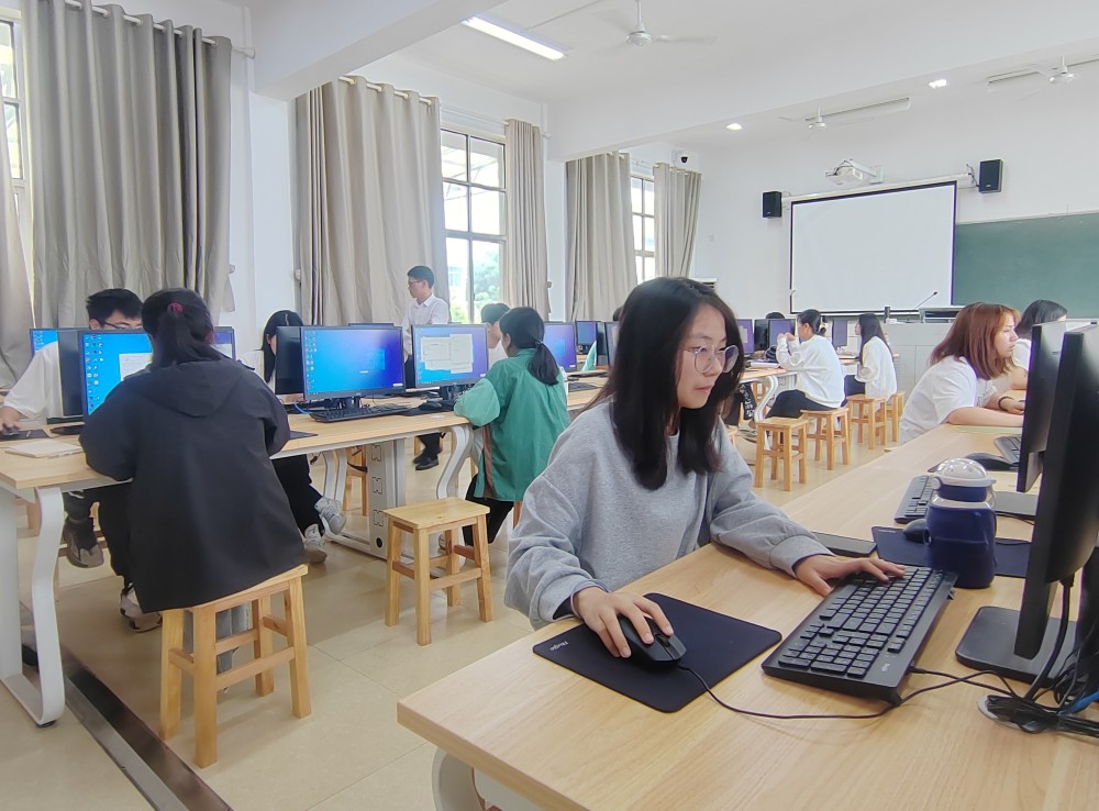 衡阳幼儿师专第三届技能节Python编程大赛圆满落幕 衡阳幼儿师专第三届技能节Python编程大赛圆满落幕