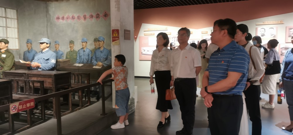 公共基础课部党支部开展主题党日活动 公共基础课部党支部开展主题党日活动